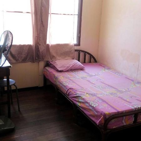 Anurak Guesthouse Bangkok Ngoại thất bức ảnh