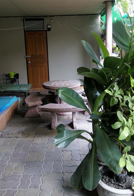 Anurak Guesthouse Bangkok Ngoại thất bức ảnh