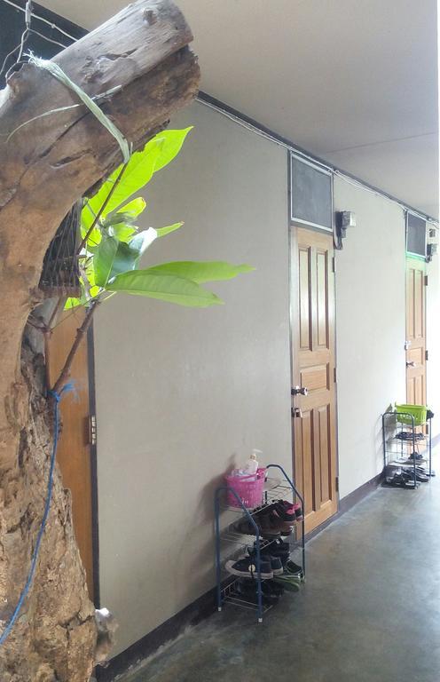 Anurak Guesthouse Bangkok Ngoại thất bức ảnh