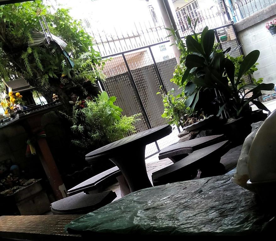 Anurak Guesthouse Bangkok Ngoại thất bức ảnh